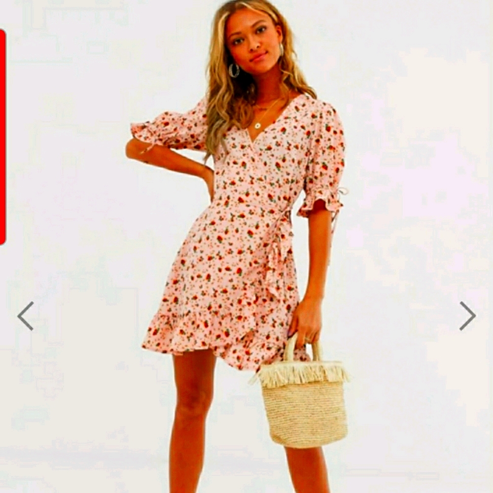 NWOT Wednesday's Girl pink floral wrap dress m